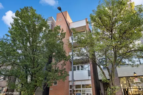 3925 N Ashland Ave #4, Chicago, IL 60613