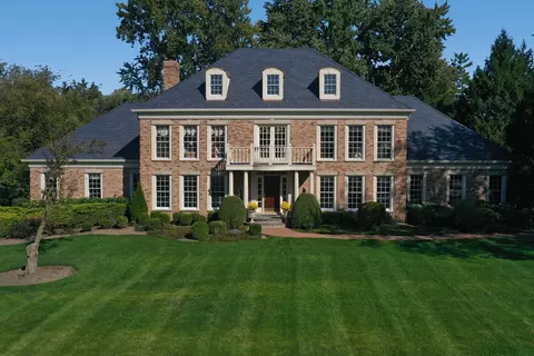 26 S Wynstone Dr, North Barrington, IL 60010