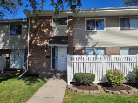 876 White Oak Ln, University Park, IL 60484