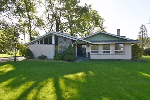 213 Sherwood Dr, Wood Dale, IL 60191