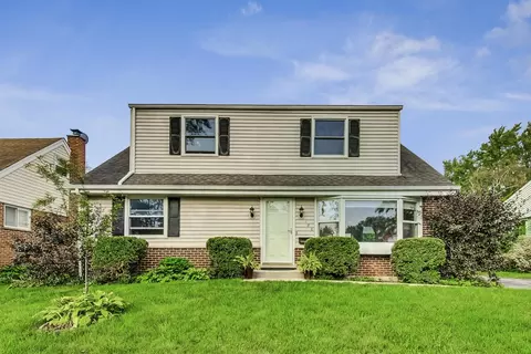 180 Cherrywood Rd, Buffalo Grove, IL 60089