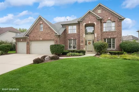 668 Waterside Dr, South Elgin, IL 60177
