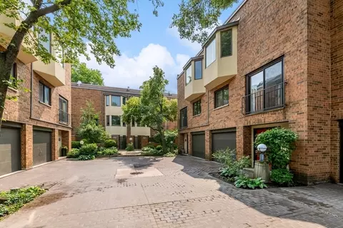 2043 N Halsted St #B, Chicago, IL 60614