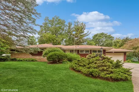 1141 Dove Ct, Naperville, IL 60540