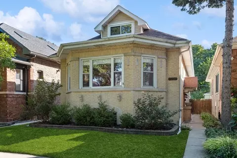 6033 N Maplewood Ave, Chicago, IL 60659