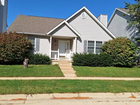 1104 Whitaker St, Normal, IL 61761