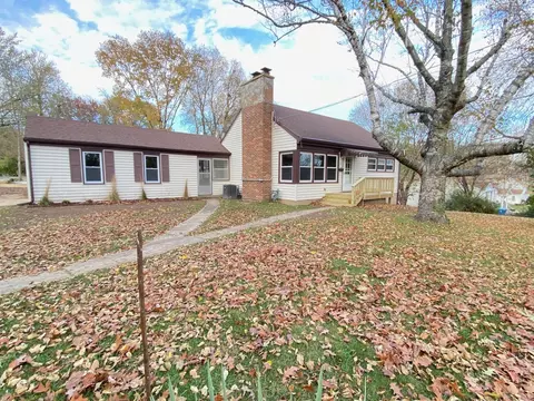 511 E Graham St, Dixon, IL 61021