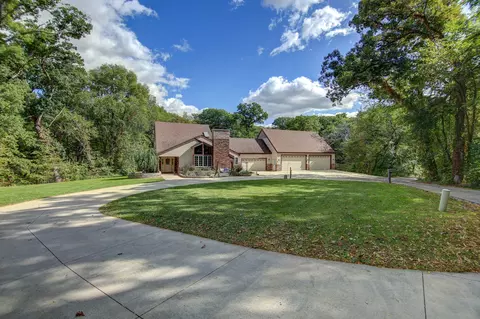 17300 Timber Dr, Sterling, IL 61081