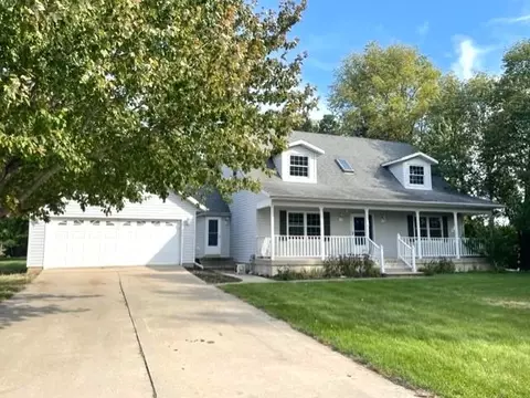 260 Cambridge Ct, Dixon, IL 61021