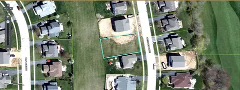 2129 Greenview Dr, Woodstock, IL 60098