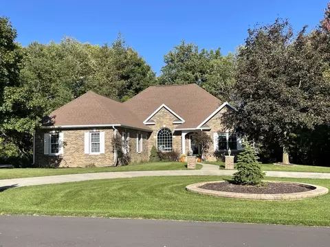 1818 Valley Ridge Ln, Dixon, IL 61021