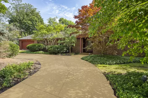823 Glenayre Dr, Glenview, IL 60025