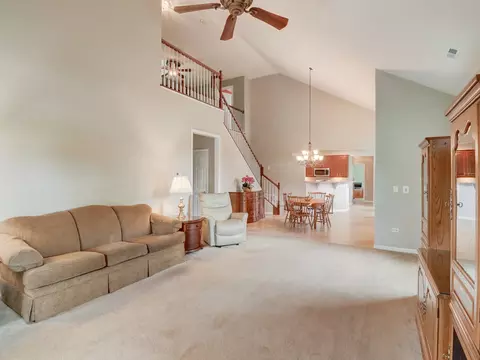 1026 Pinehurst Ct, Elgin, IL 60124 photo 18