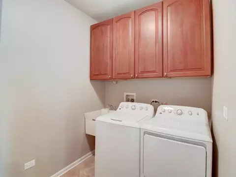 1026 Pinehurst Ct, Elgin, IL 60124 photo 25