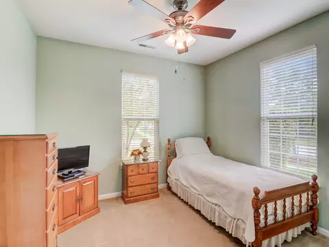 1026 Pinehurst Ct, Elgin, IL 60124 photo 23