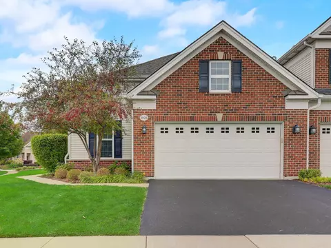 1026 Pinehurst Ct, Elgin, IL 60124 photo 2