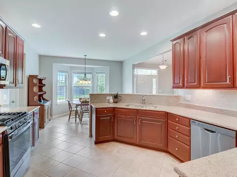 1026 Pinehurst Ct, Elgin, IL 60124 photo 13