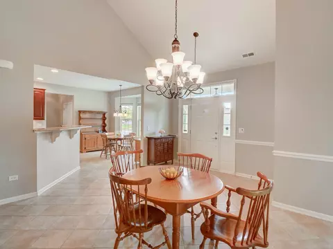1026 Pinehurst Ct, Elgin, IL 60124 photo 9