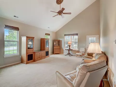 1026 Pinehurst Ct, Elgin, IL 60124 photo 17