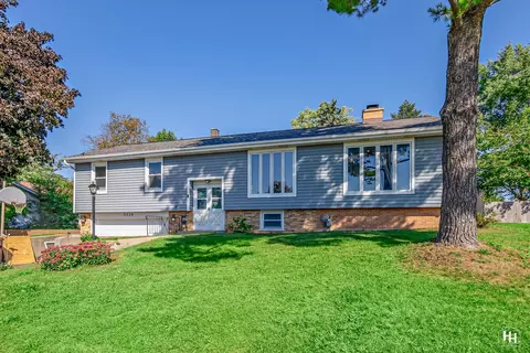 3220 W Skyway Dr, Mchenry, IL 60050