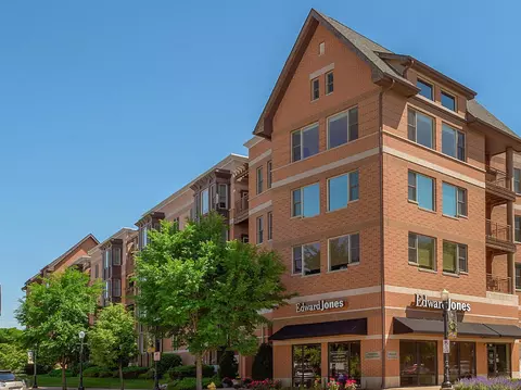 930 Curtiss St #410, Downers Grove, IL 60515