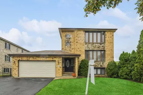 8815 N Chester Ave, Niles, IL 60714