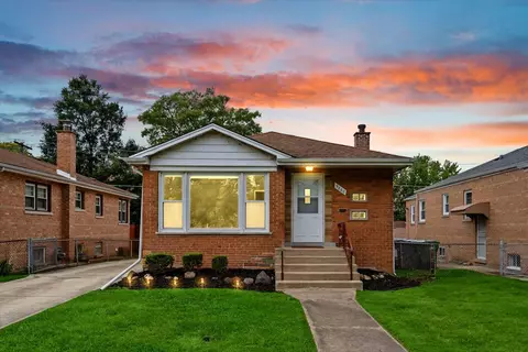 9862 S California Ave, Evergreen Park, IL 60805