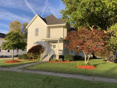 24 N Pleasant St, Princeton, IL 61356