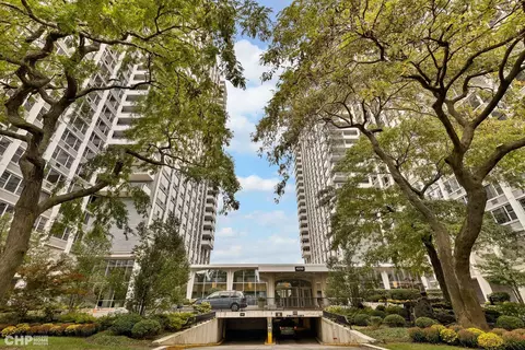 4250 N Marine Dr #932, Chicago, IL 60613