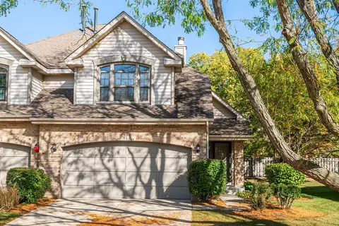 166 Springdale Ln, Bloomingdale, IL 60108