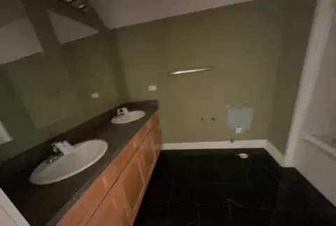 Bath - 623 E 90th St, Chicago, IL 60628 photo 2 of 3