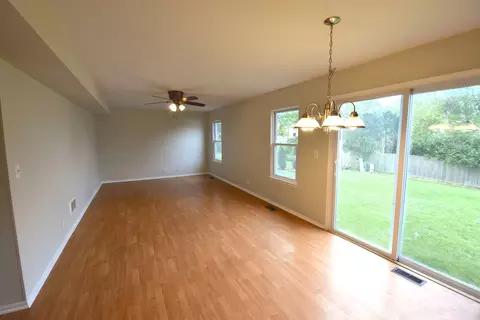 1029 Longford Rd, Bartlett, IL 60103 photo 2