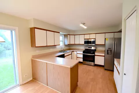1029 Longford Rd, Bartlett, IL 60103 photo 3