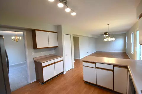 1029 Longford Rd, Bartlett, IL 60103 photo 4