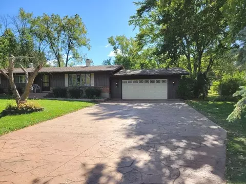 1819 W Main St, Sleepy Hollow, IL 60118