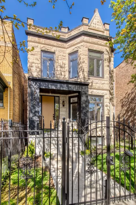 2702 N Troy St, Chicago, IL 60647