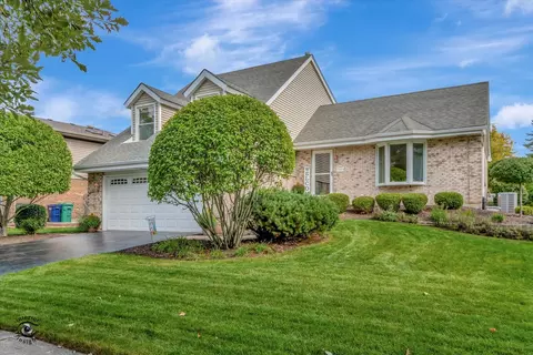 15651 Peachtree Dr, Orland Park, IL 60462