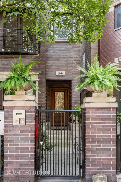 1447 W Thomas St #3, Chicago, IL 60642