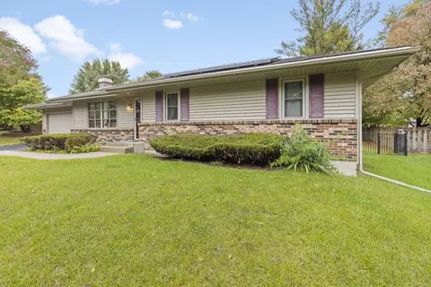 5762 La Cresta Dr, Rockford, IL 61114