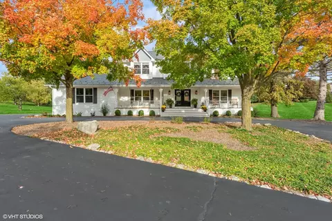 25235 N Cayuga Trl, Lake Barrington, IL 60010