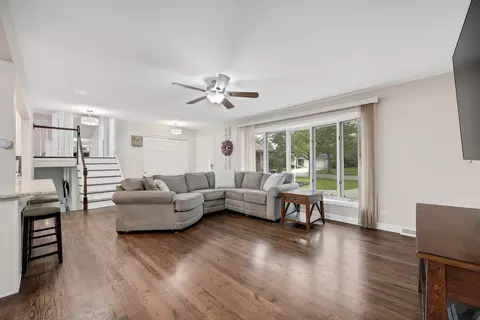 930 Walnut Dr, Darien, IL 60561 photo 12