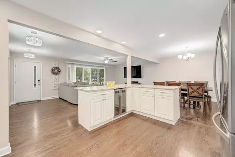 930 Walnut Dr, Darien, IL 60561 photo 7
