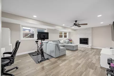930 Walnut Dr, Darien, IL 60561 photo 21