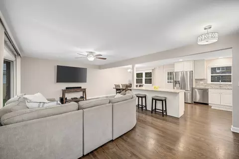 930 Walnut Dr, Darien, IL 60561 photo 10