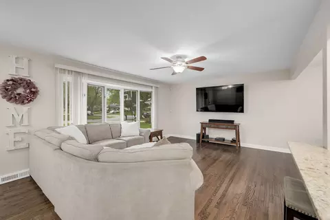 930 Walnut Dr, Darien, IL 60561 photo 13