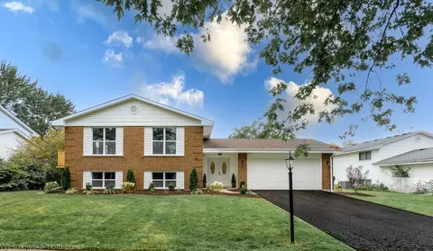 17 W464 Concord Pl, Darien, IL 60561