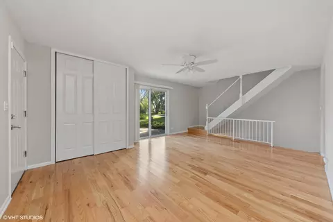 682 Brighton Pl, Wheeling, IL 60090 photo 3