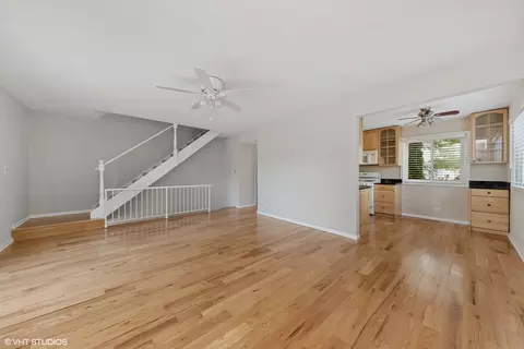 682 Brighton Pl, Wheeling, IL 60090 photo 2