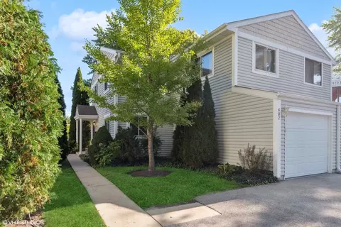 682 Brighton Pl, Wheeling, IL 60090