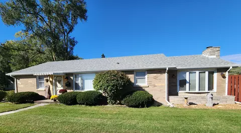 296 S Clinton Ave, Bradley, IL 60915